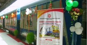 Hindistan’ın Güneş enerjisiyle çalışan tren yola hazır
