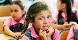 Okula başlayan çocuk neden ağlar?