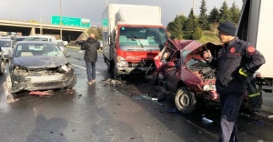 Ataşehir TEM Otoyolu'nda zincirleme kaza: 3 yaralı
