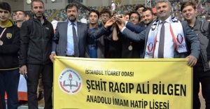 İmam hatip spor oyunları kupaları sahiplerini buldu