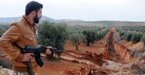 5 kilometre uzunluğunda hendek ortaya çıktı.