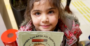 ATAŞEHİR'DE  MİNİKLER ATIK PİL TOPLUYOR