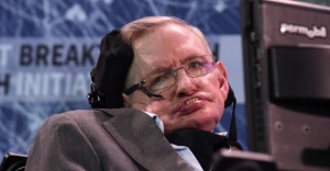 Fizik profesörü Stephen Hawking 76 yaşında hayatını kaybetti