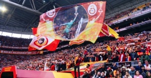 Galatasaray-Beşiktaş derbisinde sezonun seyirci rekoru kırıldı.