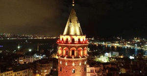 GALATA KULESİ TURUNCUYA BÜRÜNDÜ