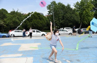 KADIKÖY’DE UÇURTMA FESTİVALİ RENKLİ GÖRÜNTÜLERE SAHNE OLDU