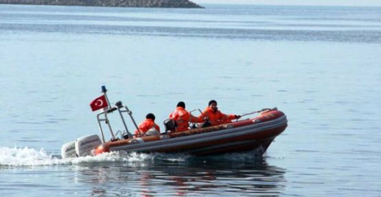 Vali Mutlu ailelerle arama çalışmalarına eşlik ediyor