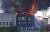 Ataşehir'de 2 katlı iş yerinde yangın çıktı.