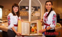Dünyanın tamamı el işlemesi  kitap'ı Ukrayna’da