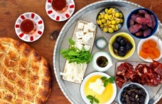 RAMAZAN’DA BU ÖNERİLERLE HEM TOK HEM SAĞLIKLI KALIN
