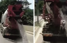 Ataşehir'de hafriyat kamyonu betonlu suyu yola döktü