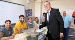 Battal İlgezdi, Gamze akkuş İlgezdi Referandum'da Oylarını Kullandı