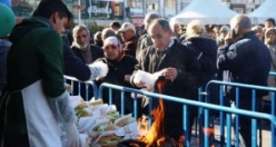 Ümraniye Belediyesi 5. Geleneksel Hamsi  Festivali’nde Hamsi Dağıtıldı