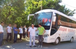 Turan ARSLANOĞLU'nun Annesi Gülhayat ARSLANOĞLU'nun Cenaze Dönüşü Yenisahralı komşulaıyla vedalaşma 2018