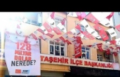 CHP Ataşehir'de '128 milyar dolar nerede' afişine polis müdahalesi