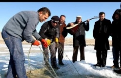 Kars Çıldır Gölü, Donmuş Gölde Balık Avı Show