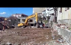 Yenisahra Mahallesinde, DKY İnşaat, Riskli Binaların yıkımını gerçekleştiriyor 3
