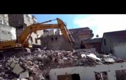 Yenisahra Mahallesinde Kentsel Dönüşüm Kapsamında Binalar Yıkılıyor