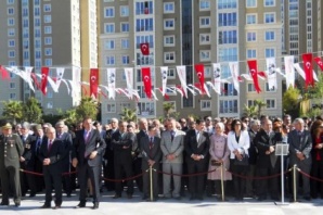 Ataşehir Cumhuriyet Meydanı'ında 23 Nisan
