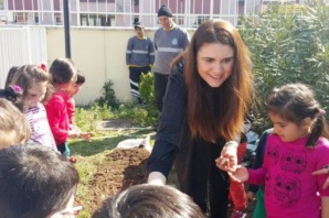 Ataşehir'de Çocuklar Baharı Lale Soğanı Dikerek Karşıladılar