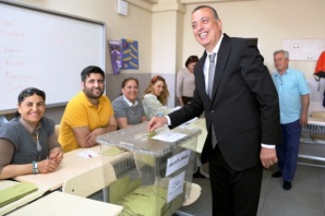 Battal İlgezdi, Gamze akkuş İlgezdi Referandum'da Oylarını Kullandı