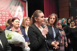 Ak Parti Ataşehir Kadın Koları Başkanı Neslihan Yurdagül