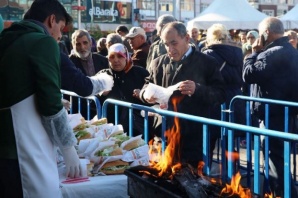 Ümraniye Belediyesi 5. Geleneksel Hamsi  Festivali’nde Hamsi Dağıtıldı