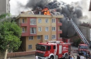 Ataşehir Yenisahra'da Çatı yangını korkuttu