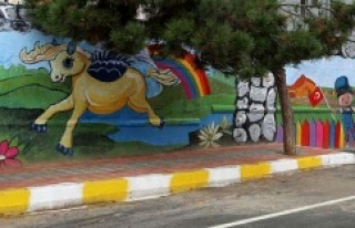 Maltepe'de Okul duvarları “resim” açtı