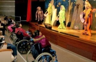 Ataşehir'de Engeller Tiyatro ile aşılıyor
