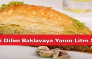 İki dilim baklavaya yarım litre su