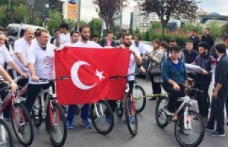 Ataşehir'de "Gençlik Demokrasiye Pedallıyor"...