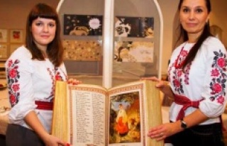 Dünyanın tamamı el işlemesi kitap'ı Ukrayna’da