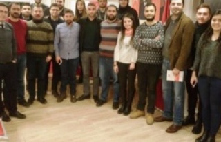Ataşehir'de CHP'li gençlerden referandum...