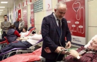 Metro yolcuları Kızılay için kan verdi