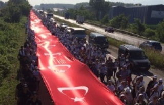 Adalet Yürüyüşü'nde dev Türk Bayrağı...