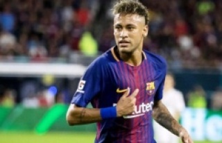 Tarihin en pahalı transferi, Neymar resmen PSG'de.