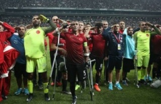 Ağaoğlu, Ampute Milli Futbol Takımı oyuncularına...
