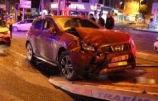 Ataşehir'de Ehliyetsiz genç sürücü kaza...