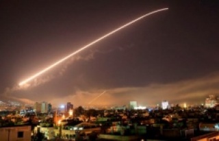 ABD, İngiltere ve Fransa Suriye'yi vurdu