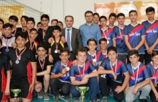 ATAŞEHİR OKULLAR ARASI VOLEYBOL TURNUVASI SONA ERDİ