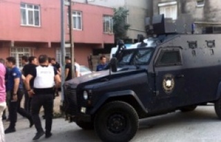 Ataşehir'de polise taşlı saldırı