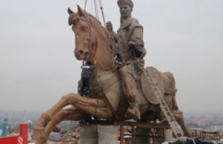 Dev Köroğlu heykeli Bolu'ya dikilecek.