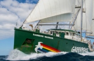 Efsane gemi Rainbow Warrior İstanbul'da
