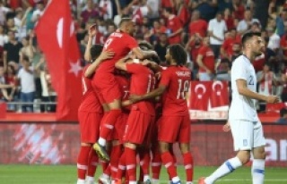 Türkiye Yunanistan'ı 2-1 yendi.