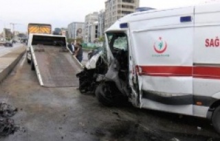 D-100 Karayolu'nda ambulans kaza yaptı: 3 yaralı