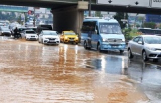 İstanbul'da Sağnak yagış ve su taşkınları...