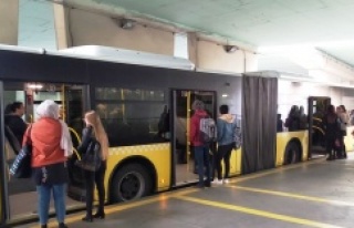 METROBÜS’TE 'İŞARETLİ BEKLEME YERİ'...