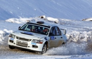 Ralli sezonu Sarıkamış'ta karlar üzerinde...