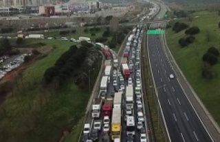 İstanbul'a giriş ve çıkışta korona kuyruğu...